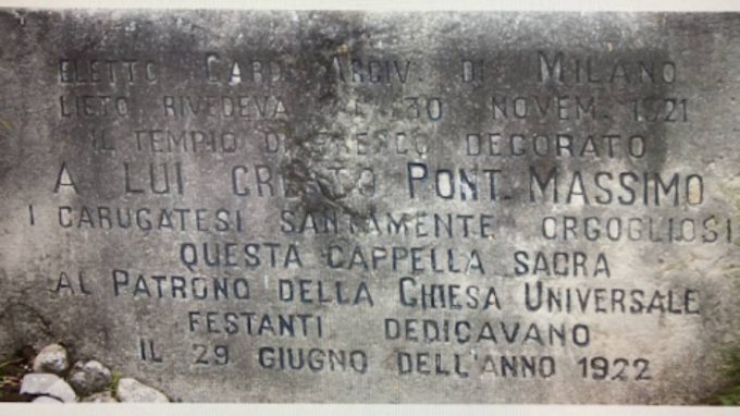 lapide-alla-base-della-statua