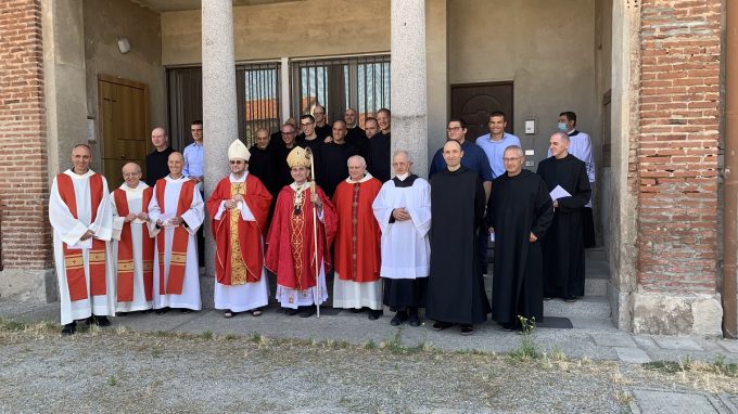 L'Arcivescovo alla Cascinazza: «La Chiesa si riconosce per la preghiera che la unisce»