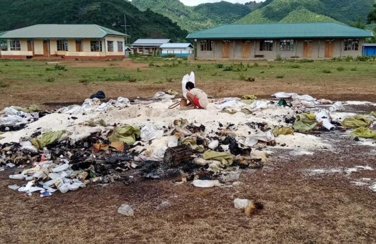 Gli aiuti umanitari bruciati