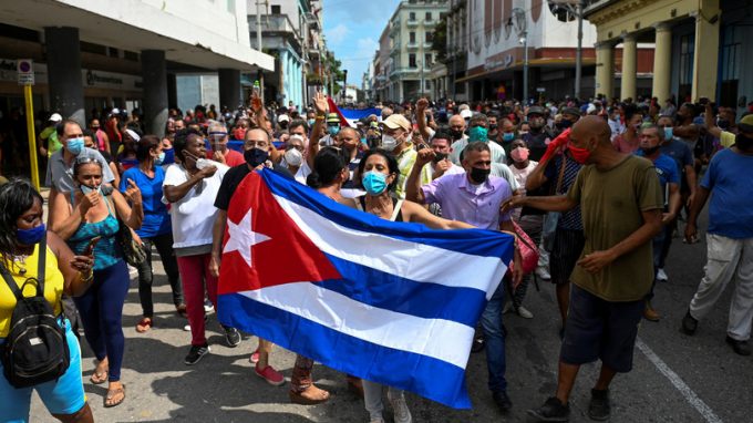 Cuba, gente in piazza, senza più paura