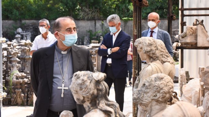 L’Arcivescovo nel cantiere dei marmisti del Duomo