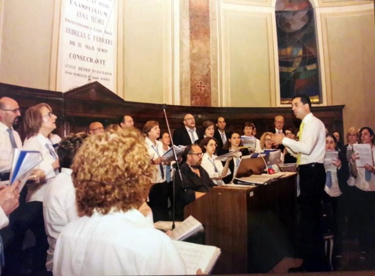 Marco Sironi alla direzione del coro