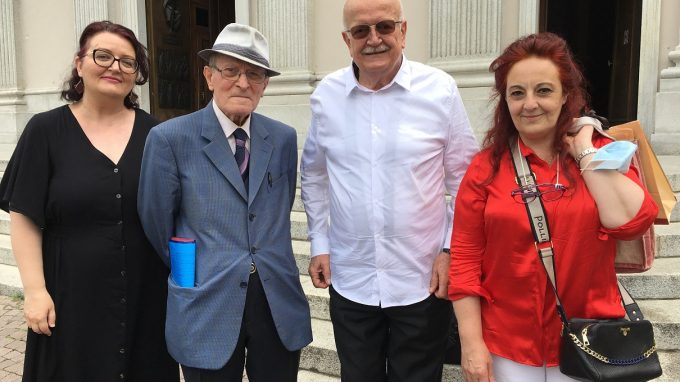 padre-ivo-tra-raffaele-colombo-e-loredana-russo-del-comitato-organizzatore-harmonia-gentium