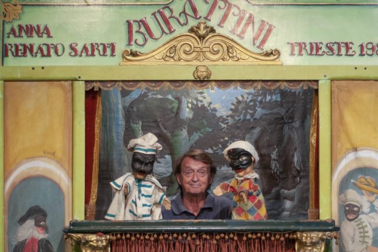 Renato Sarti e i suoi burattini (foto Jacopo Gussoni)