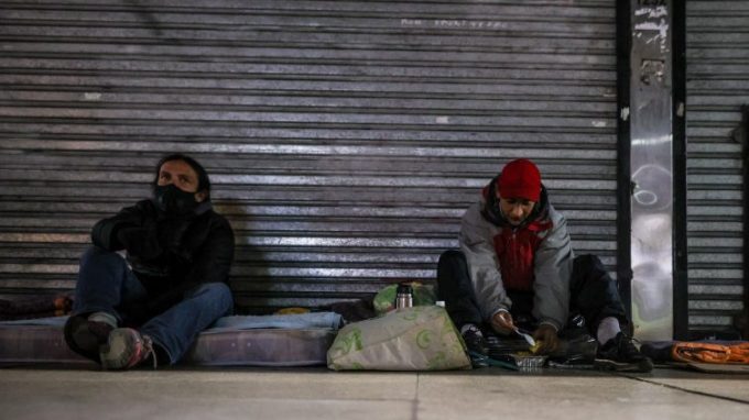 Ue: «Senzatetto, una casa per tutti entro il 2030»