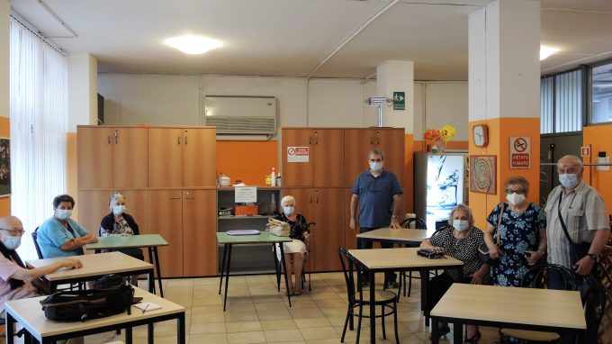 Case bianche, per gli anziani un’estate in compagnia