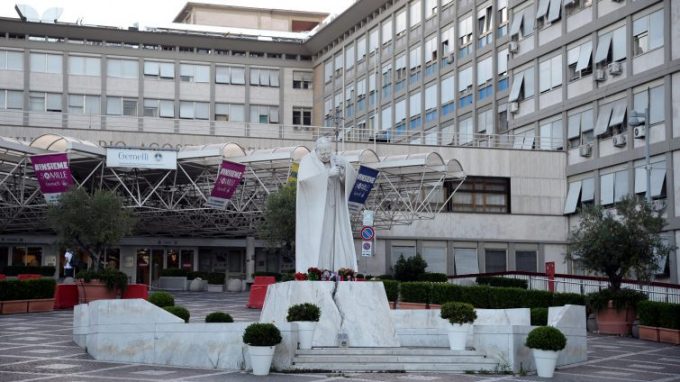 Papa Francesco: decorso post-operatorio regolare