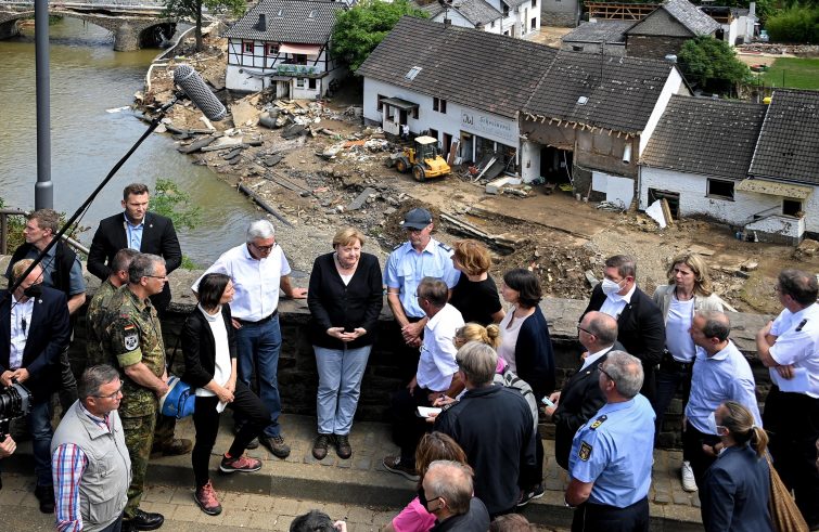 La visita della cancelliera Merkel sui luoghi alluvionati