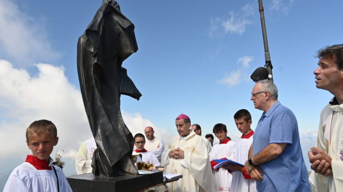 L'omaggio dell'Arcivescovo alla «Regina delle Valli»