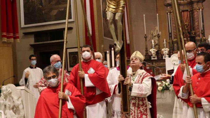 basilica-benedizione-col-crocifisso-1