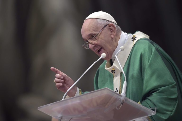Papa Francesco durante la Messa d'apertura del Sinodo (foto Siciliani - Gennari - Sir)
