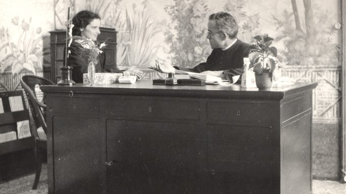 don-luigi-e-zaira-spreafico-nello-studio-a-ponte-lambro