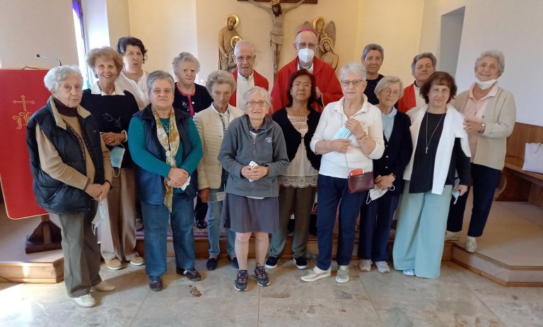 Una foto di gruppo dell'Ordo Viduarum