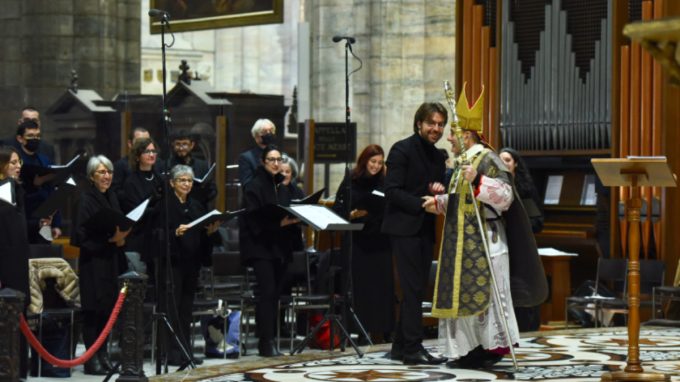 Delpini ai fedeli riuniti in Duomo: «È tempo di inaugurare la politica della speranza»
