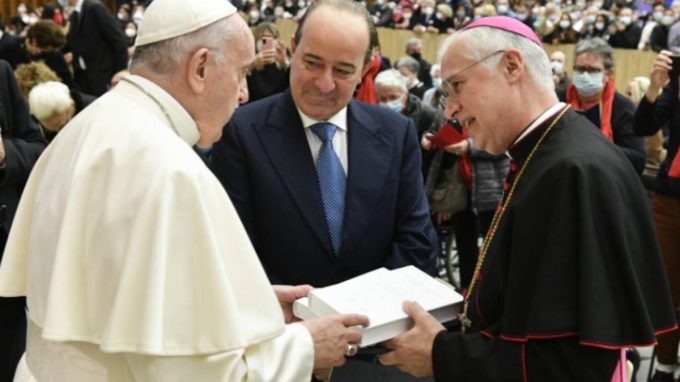 Papa Francesco: «Cattolica, luminoso esempio di alleanza tra fede e scienza»