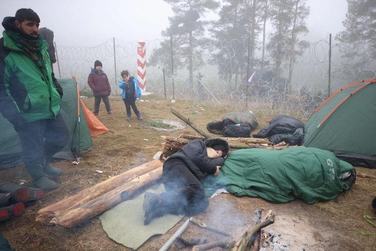 Bielorussia: agenzie dell’Onu portano soccorsi ai migranti (foto Ansa /Sir)