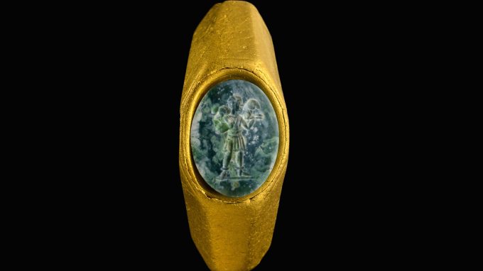 Tesori paleocristiani riemergono dal mare davanti a Cesarea