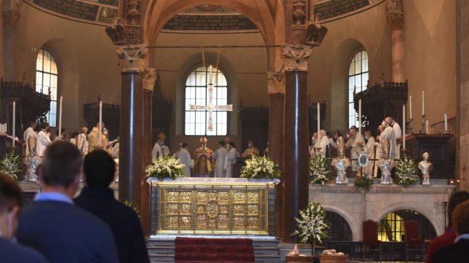 il-pontificale-di-santambrogio_2982-2