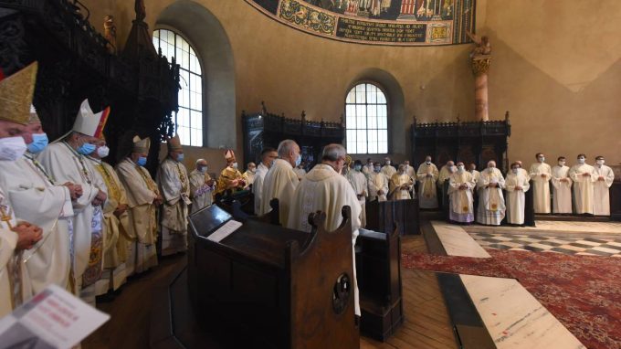 il-pontificale-di-santambrogio_2989-1