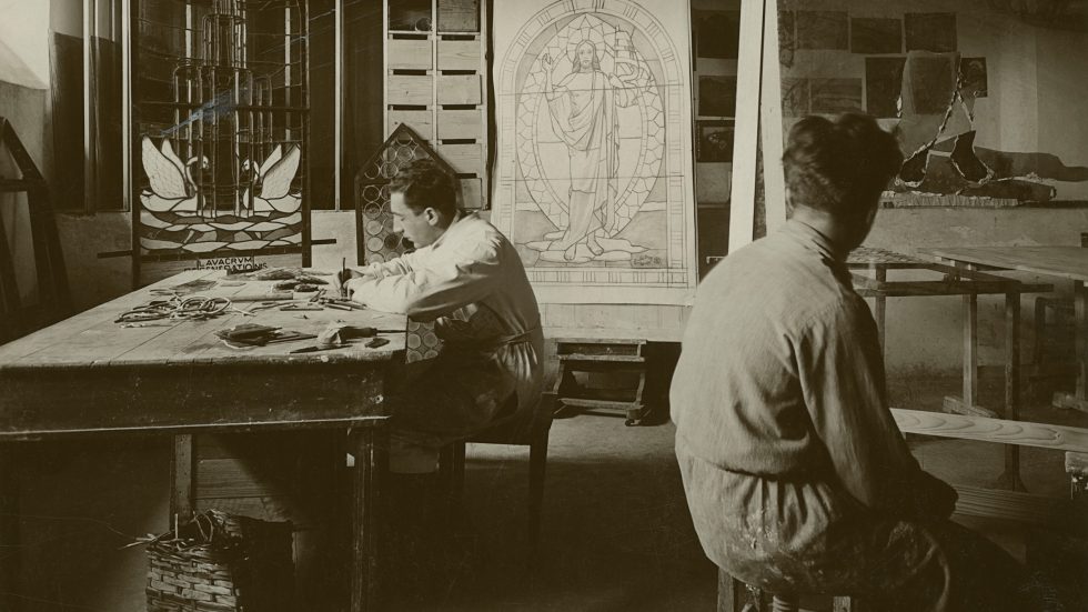 Gli studenti al lavoro nei laboratori della prima sede in via Fontanesi 