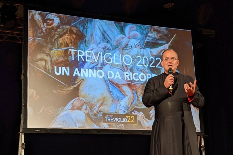 Monsignor Donghi durante la conferenza stampa di presentazione