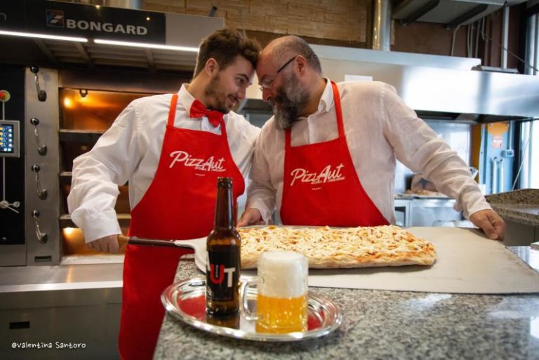 Nico Acampora con un giovane di PizzAut @valentina Santoro