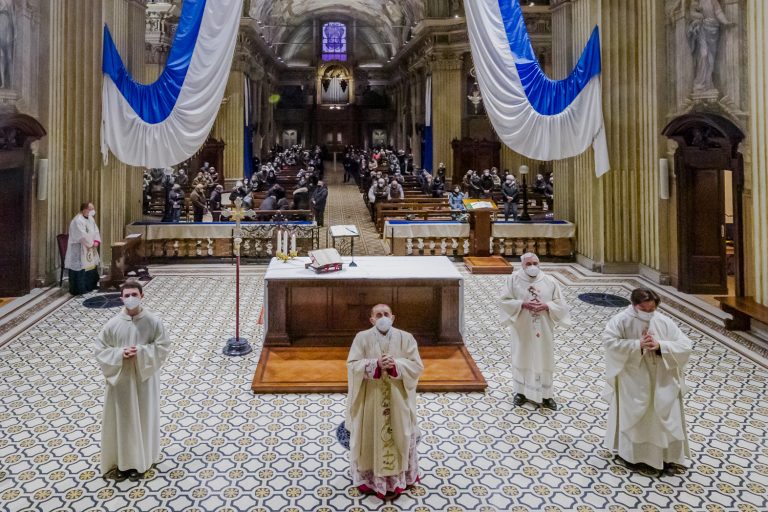 L'Arcivescovo durante la Novena a Treviglio (foto di Enrico Appiani)