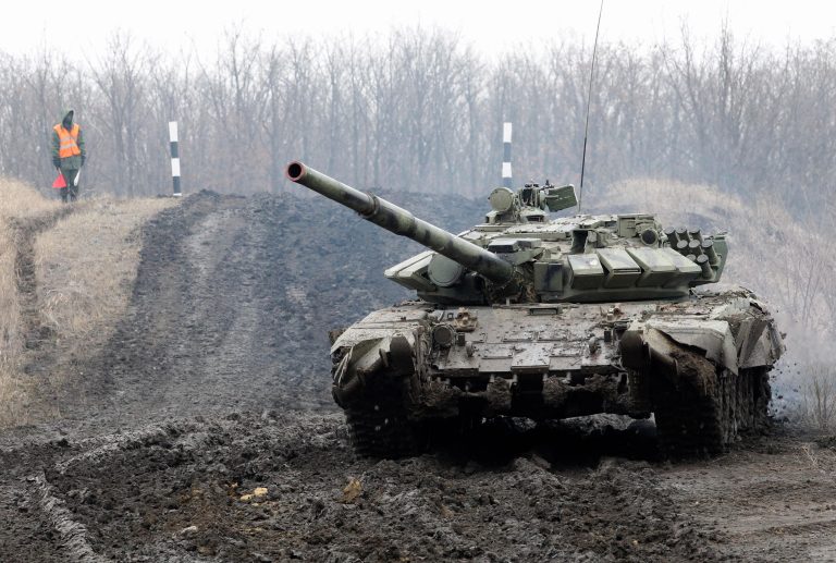 Un tank dei militanti filorussi (foto Ansa / Sir)