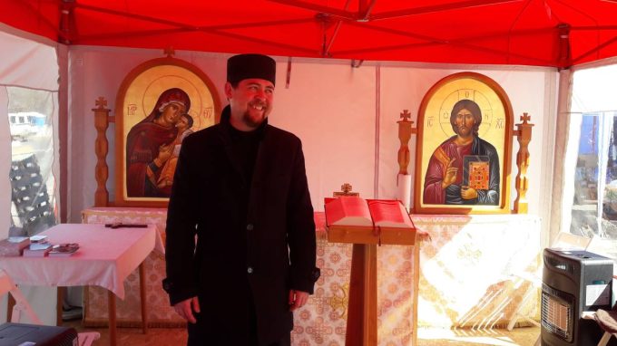 Tra le tende una cappella e il sogno di tornare a casa