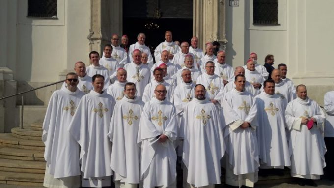 Vescovi europei: «Si torni alle trattative»