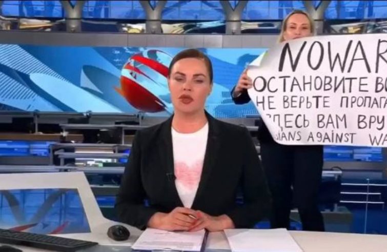 La protesta in diretta di Marina Ovsyannikova (foto Sir)