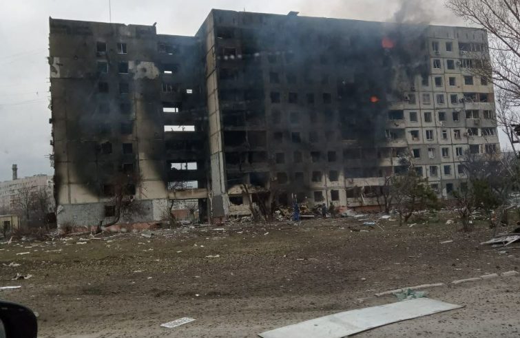 Gli effetti dei bombardamenti su Mariupol (foto padre Pavlo Tomaszewski)
