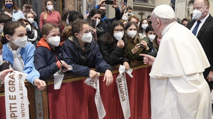 Il Papa: «Un’eventuale guerra atomica sarebbe la catastrofe finale»