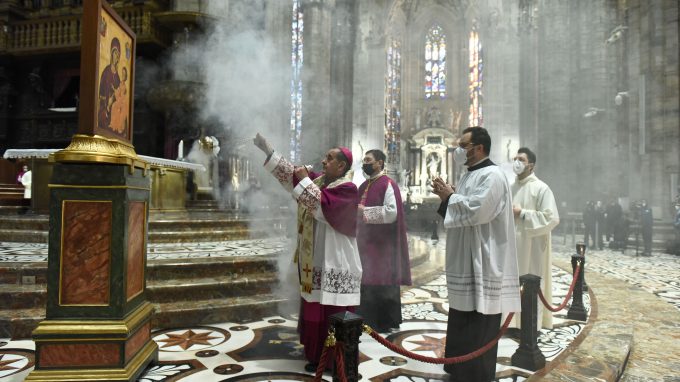 Consacrazione di Russia e Ucraina a Maria, l’Arcivescovo in Duomo a Milano in preghiera con il Papa