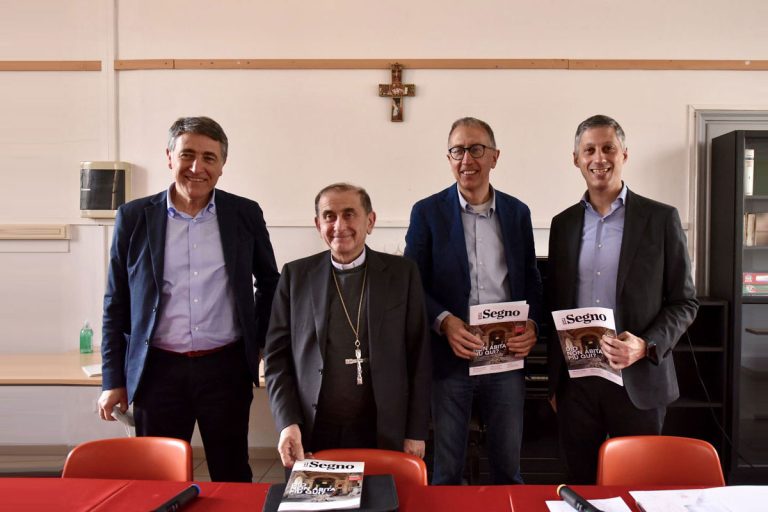 Da sinistra: Luciano Gualzetti, monsignor Mario Delpini, Stefano Femminis e don Fabio Landi