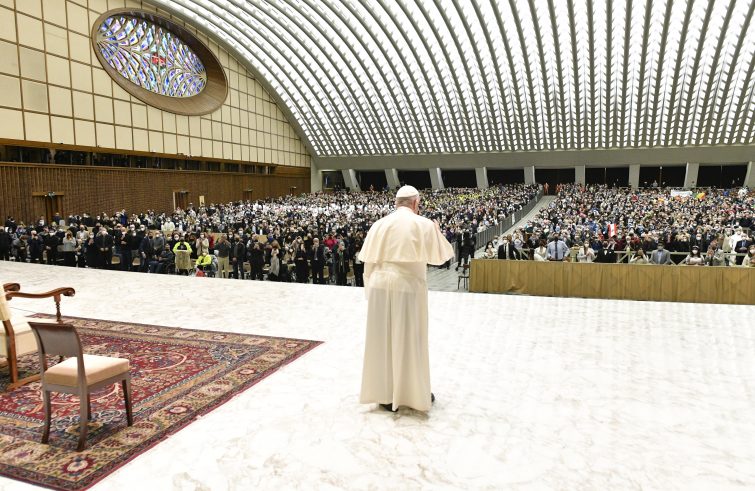 Papa Francesco durante l'udienza (foto Vatican Media / Sir)