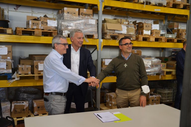 Il momento della firma