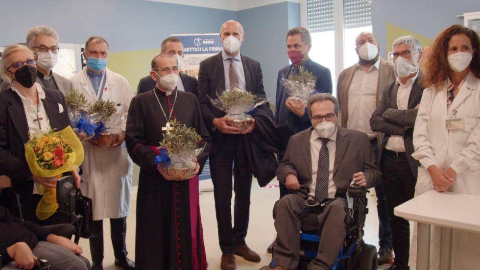 L'Arcivescovo con gli altri intervenuti alla presentazione