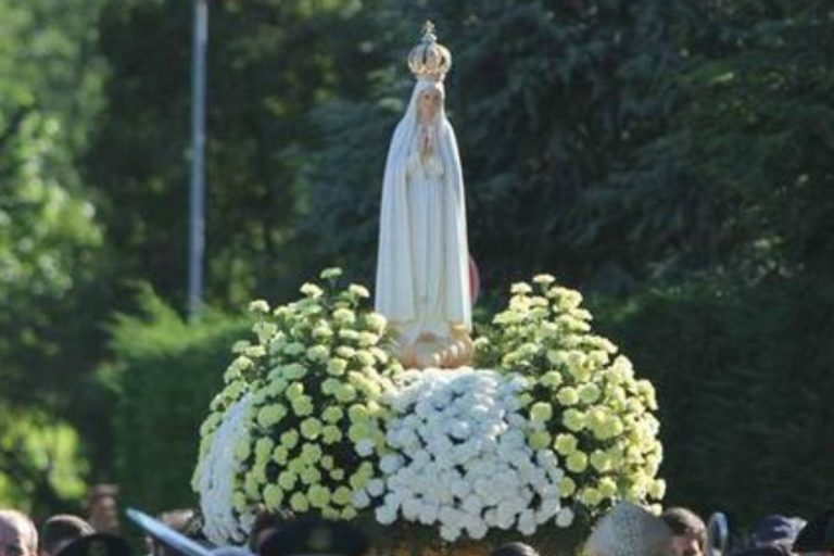 La statua della Madonna di Fatima