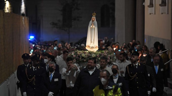 La Madonna pellegrina di Fatima a Milano
