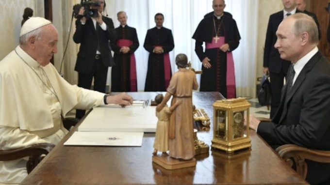 Il Papa: «Sono pronto a incontrare Putin»