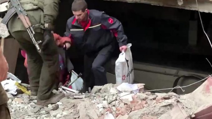 Il parroco di Mariupol: «Nell’acciaieria ancora vecchi e feriti da salvare»