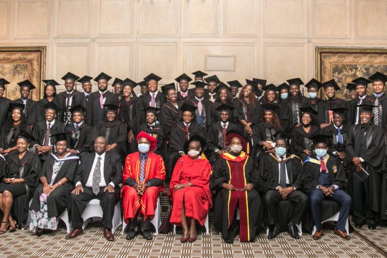 Foto di gruppo alla cerimonia