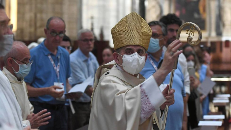 L’Arcivescovo all’inizio della celebrazione L'Arcivescovo all'inizio della celebrazione