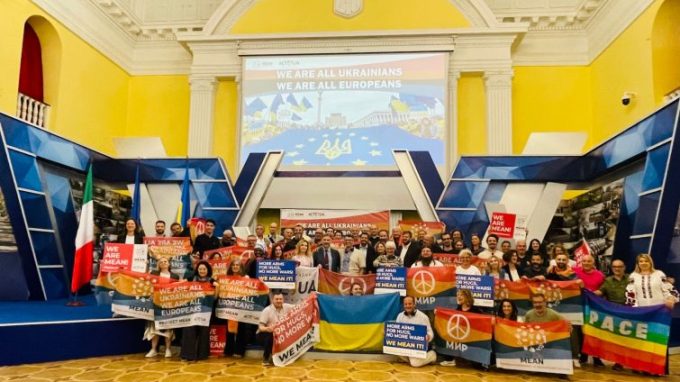 I pacifisti a Kiev per chiedere lo stop alle armi