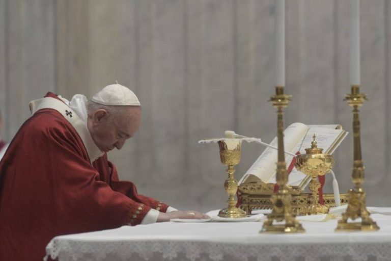 Papa Francesco durante una celebrazione (foto Sir)