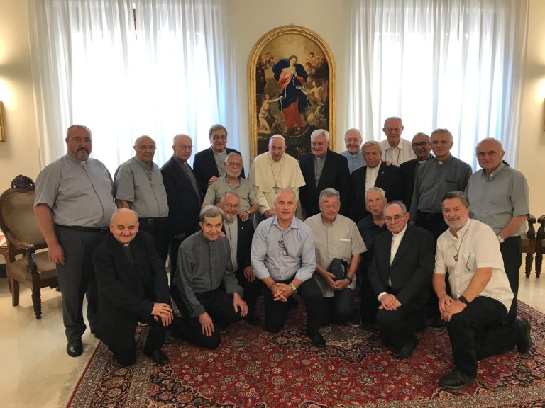 I preti del 1972 con papa Francesco