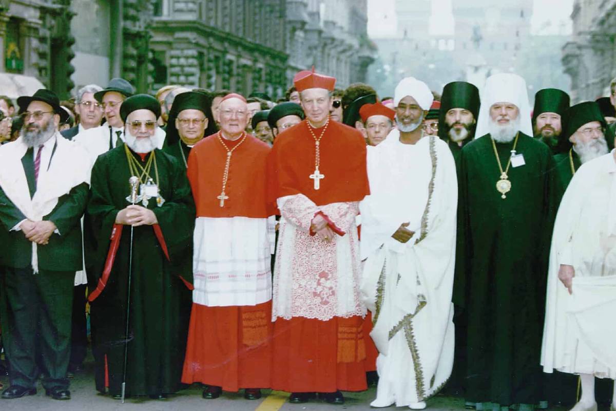 Martini e altri leader religiosi all’incontro internazionale Uomini e religioni Milano 1993