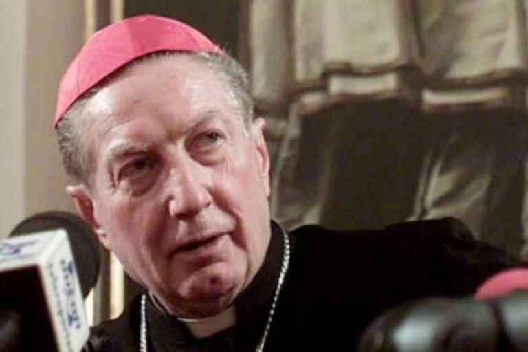 Il cardinale Carlo Maria Martini durante un'intervista