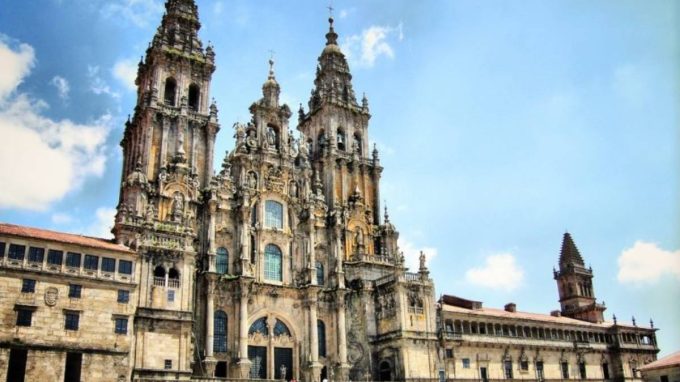 Segui sui social i giovani ambrosiani a Santiago de Compostela